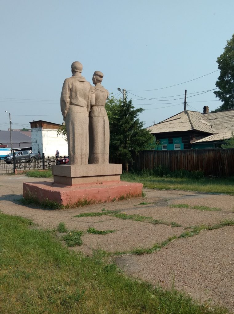 large statue of an man and woman from the back of it