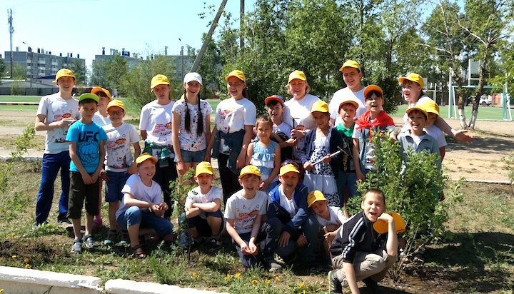 children outside posing for a photo