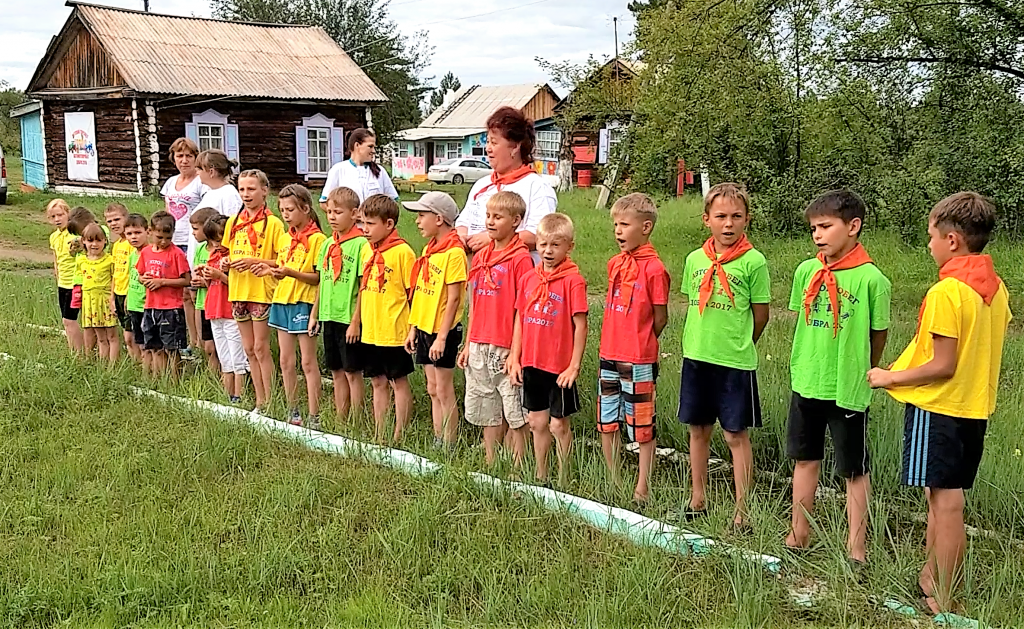 line of young children shouting