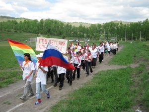 kids marching